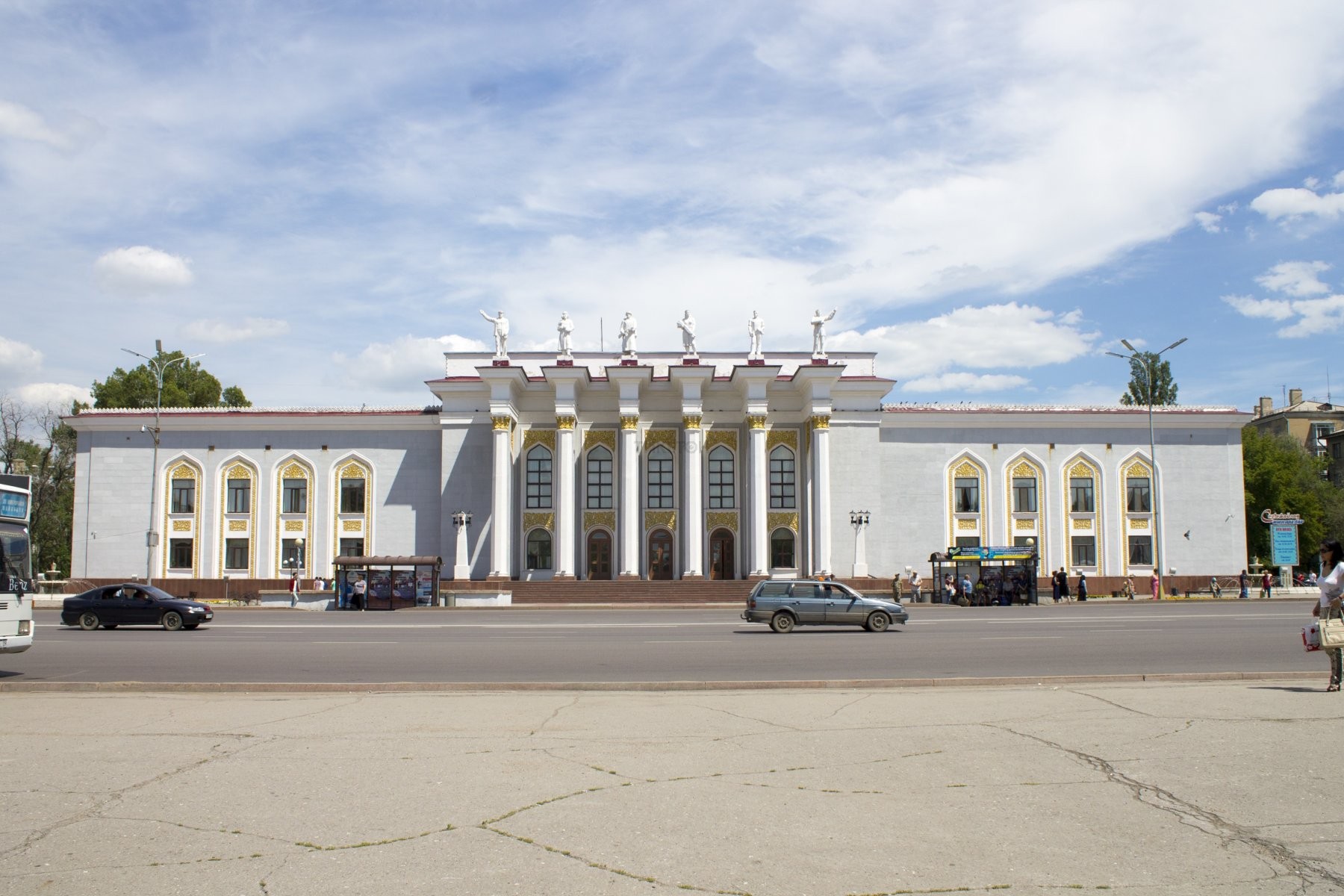 Где найти караганда. Дворец горняков Караганда. Караганда дворец культуры. Дворец культуры горняков. Дворец культуры горняков Караганда история.